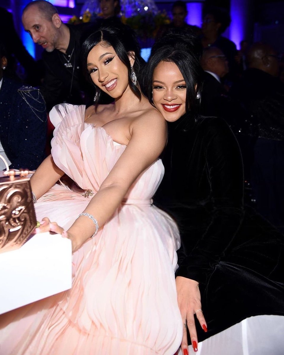Uniqueleebardi1's tweet photo. About last night😍 @ClaraLionelFdn  @iamcardib @rihanna @OffsetYRN #DiamondBall #BardiGang 🗣️Hustlers 💎Movie Out Now &amp; Stream #YES @fatjoe https://t.co/oP24emu8XT