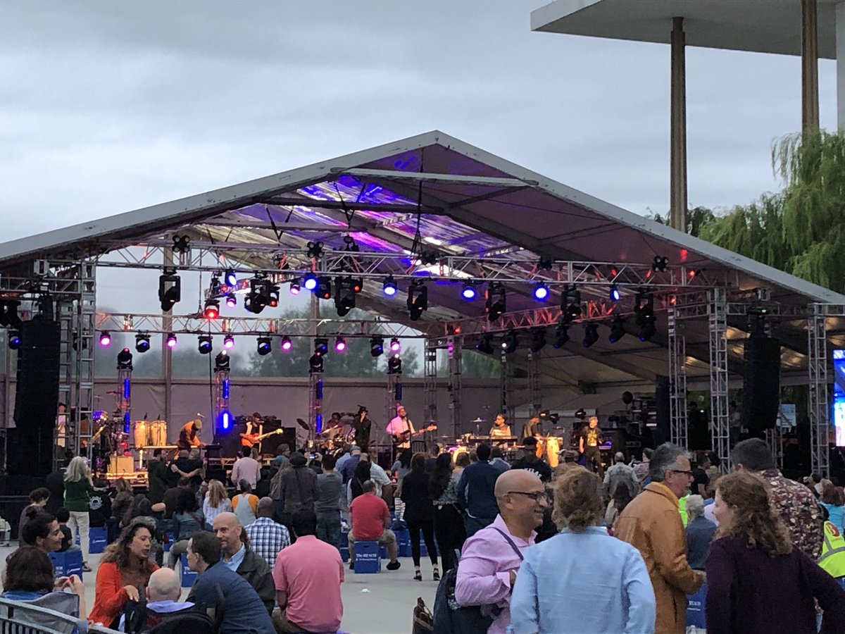 MrshlltwnMauler's tweet photo. Awesome night @kencen with @KristeninAlmo! First time seeing @TheArchivesDC & @ThieveryCorpDC ๐ #ConcertTherapy #KenCenREACH https://t.co/KqxQO20WIx
