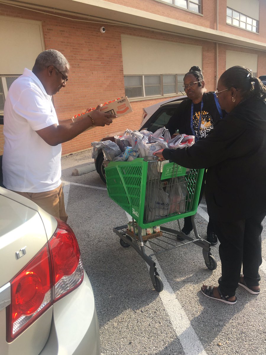 CharlaStaten's tweet photo. Thank you @LockettFamily1 Foundation for donating food to our pantry. This will truly help our families! @CCMossElem @Drmamouton @penaraul https://t.co/ktVqRCIkXb