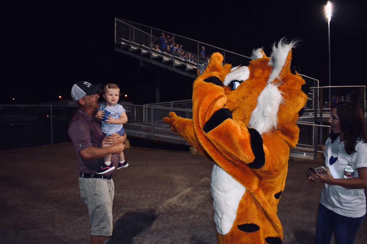 tigermomma22's tweet photo. We love our Tiger!  #FridayNightLights #AllllllMyLifeiWannaBeaTiger #GoTigers #Ambush @sean_pelley https://t.co/agfa0CE2ZJ
