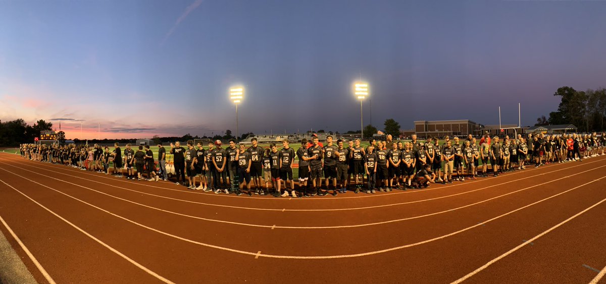 SouthmontJrHigh's tweet photo. It was so awesome seeing so many of our students and student athletes (pictured above) at tonights game. #proudtobeamountie https://t.co/9eR1703F3H
