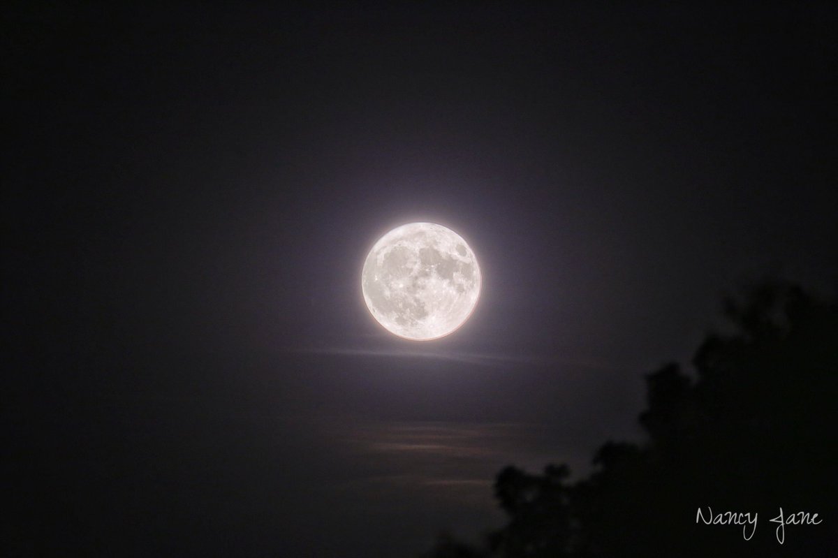 One of my favorite photos I’ve taken of the moon. I’ll brave a full moon on Friday the 13th for a picture ❤️😍