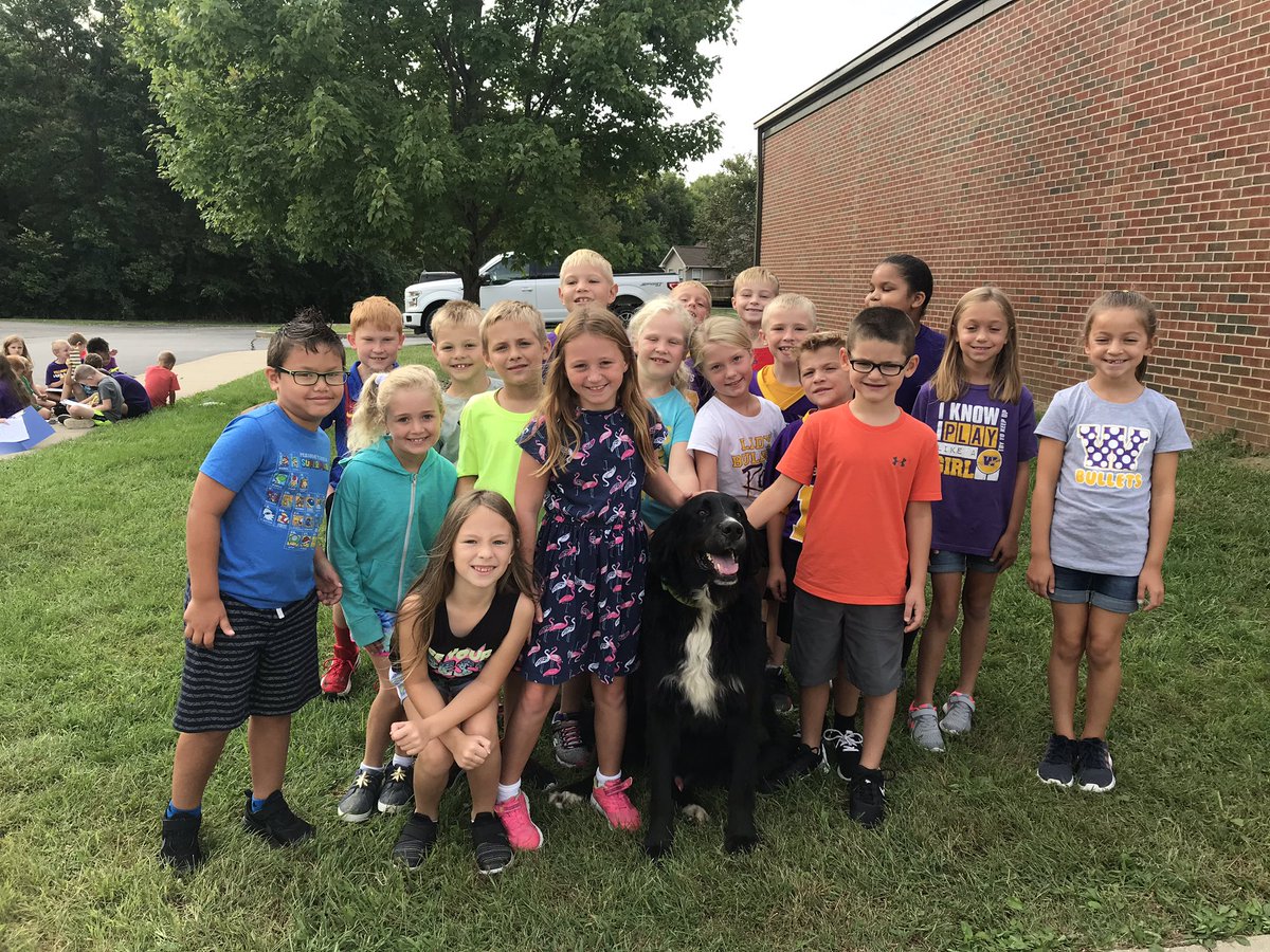 LButtry1's tweet image. Thanks to @Ingram2nd for bringing Russell to visit today! What a fun way to end our week after learning about dogs in reading! #connectses #bulletpride