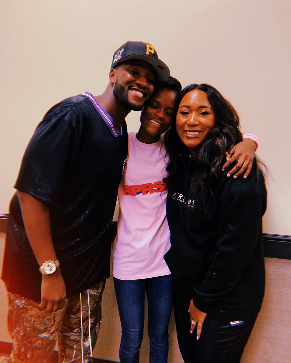WrightBrasil's tweet photo. the @wearetransformation version 1 conference exceeded my expectations....
📸 | Letitia Wright via instagram. #crazyfaith #thisisv1 @iammiketodd https://t.co/rOjs8gR3e4