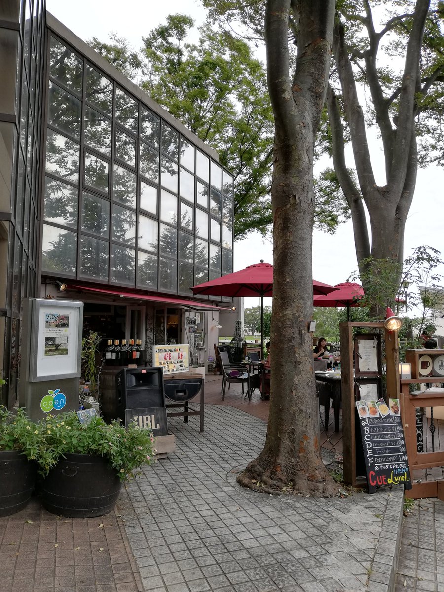 marchan1118's tweet photo. ランチは球場隣のカフェで🎶
ランチセットはサラダとドリンクがついて 1080円
テラス席はチョイ寒でしたw
#なすときのこのたらこパスタ
#ハニーマスタードチキン
チキンめちゃ旨っ！
#CafeCue https://t.co/WZgic0EZKU