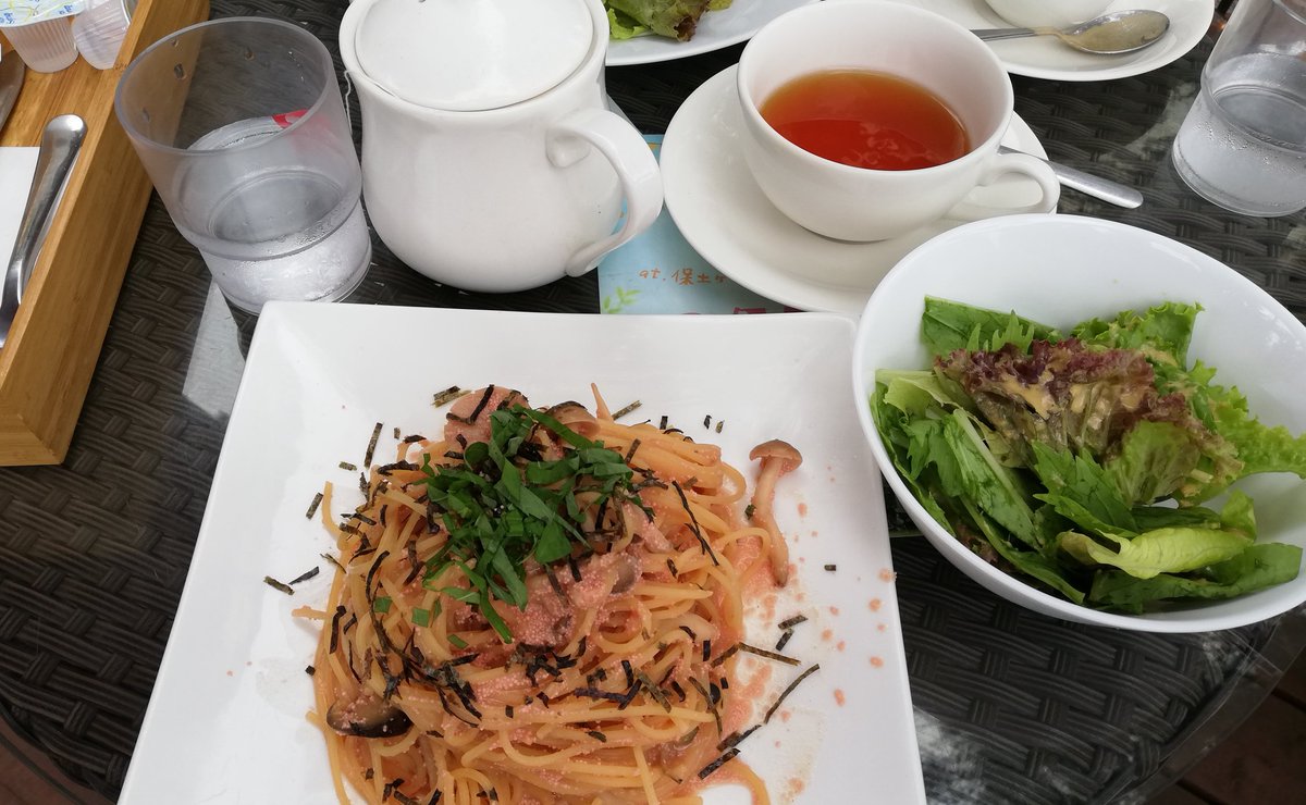 marchan1118's tweet photo. ランチは球場隣のカフェで🎶
ランチセットはサラダとドリンクがついて 1080円
テラス席はチョイ寒でしたw
#なすときのこのたらこパスタ
#ハニーマスタードチキン
チキンめちゃ旨っ！
#CafeCue https://t.co/WZgic0EZKU