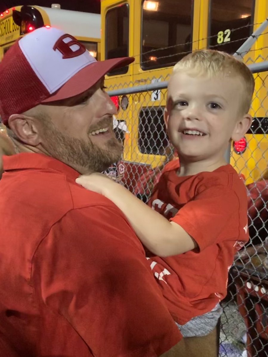 randypittenger's tweet photo. Jaxon is always proud of his Coach Daddy! #GoTigers #BoE #RiseAsOne #ILoveBelton https://t.co/NRkW57t7FM