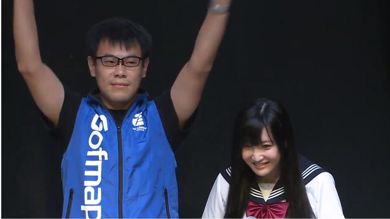 ミケ 右のソフマップ店員のおっさんがアズールレーン日本運営会社の社長さんで右のセーラー服コスプレしてるお姉さんがアズールレーン開発会社の社長さんです アズレン2周年 アズ生 アズールレーン2周年 T Co Q5ywkzsnc8 Twitter