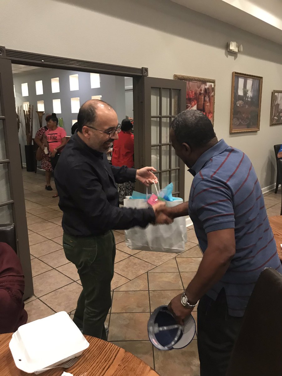 TenarisDustinB's tweet photo. TenarisHickman celebrating employees with 25+ years of hard work and commitment @Tenaris  #commitment #dedication #Hardwork #ThankYou https://t.co/DEYAF9g5Zt