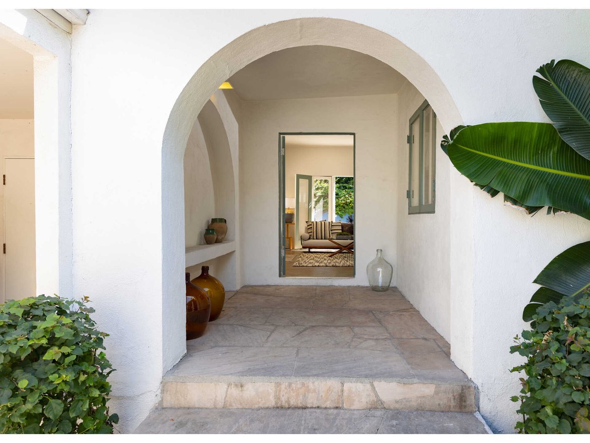 Gill Steward Needed: Modern before Modern
   A unique opportunity now exists to own one of the few Irving J. Gill  masterworks remaining in #LA. 1921 Reed House is now for sale. Built before the rest of the world knew what #Modern #Architecture was. 
theagencyre.com/listing/sl1911…