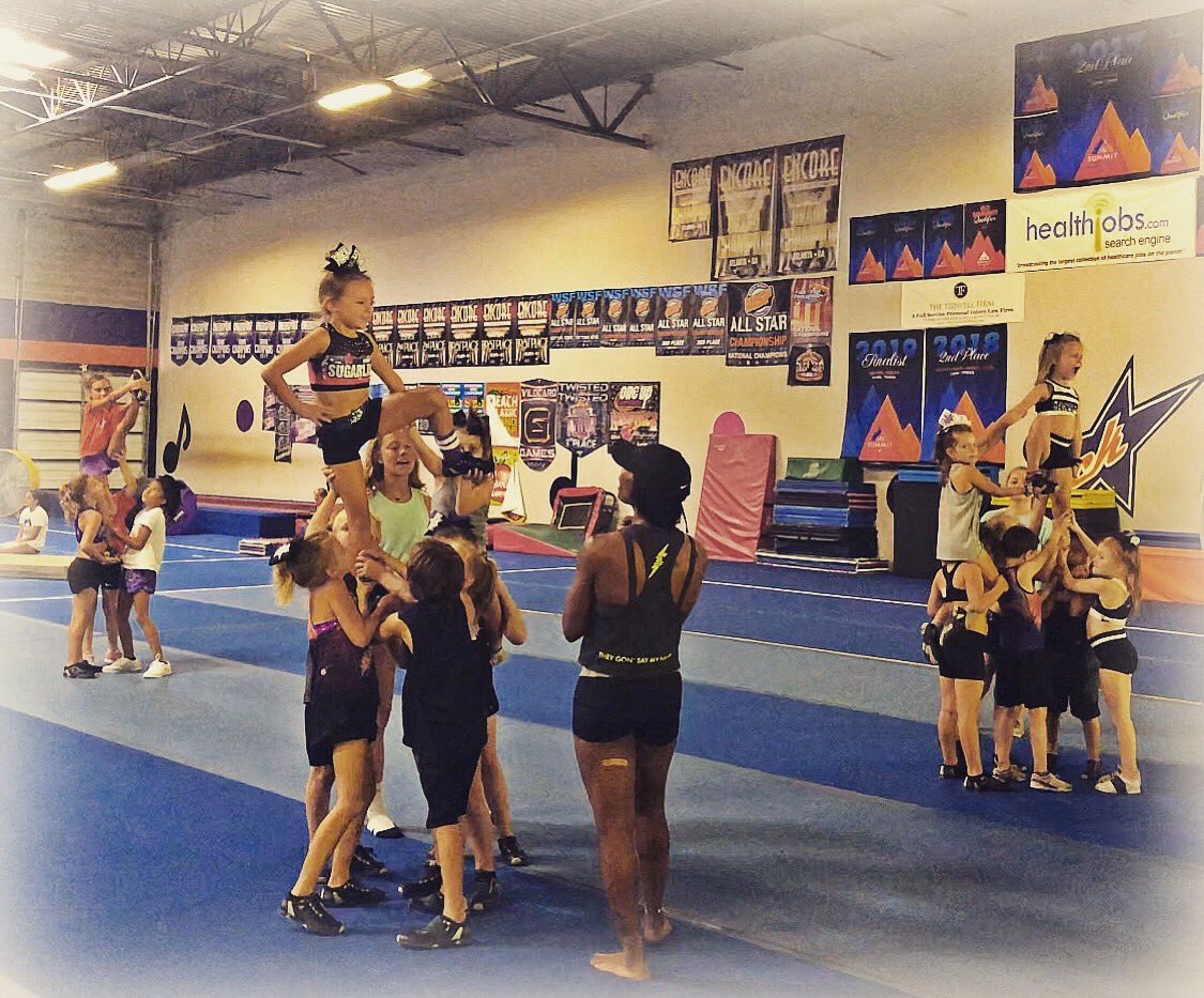 Rockstar Cheer Atlanta mini’s putting in work’ #Sugarland #mini #coed 🤘🏻💜🧡 <a href="/Rockstar__ATL/">Rockstar Atlanta</a>