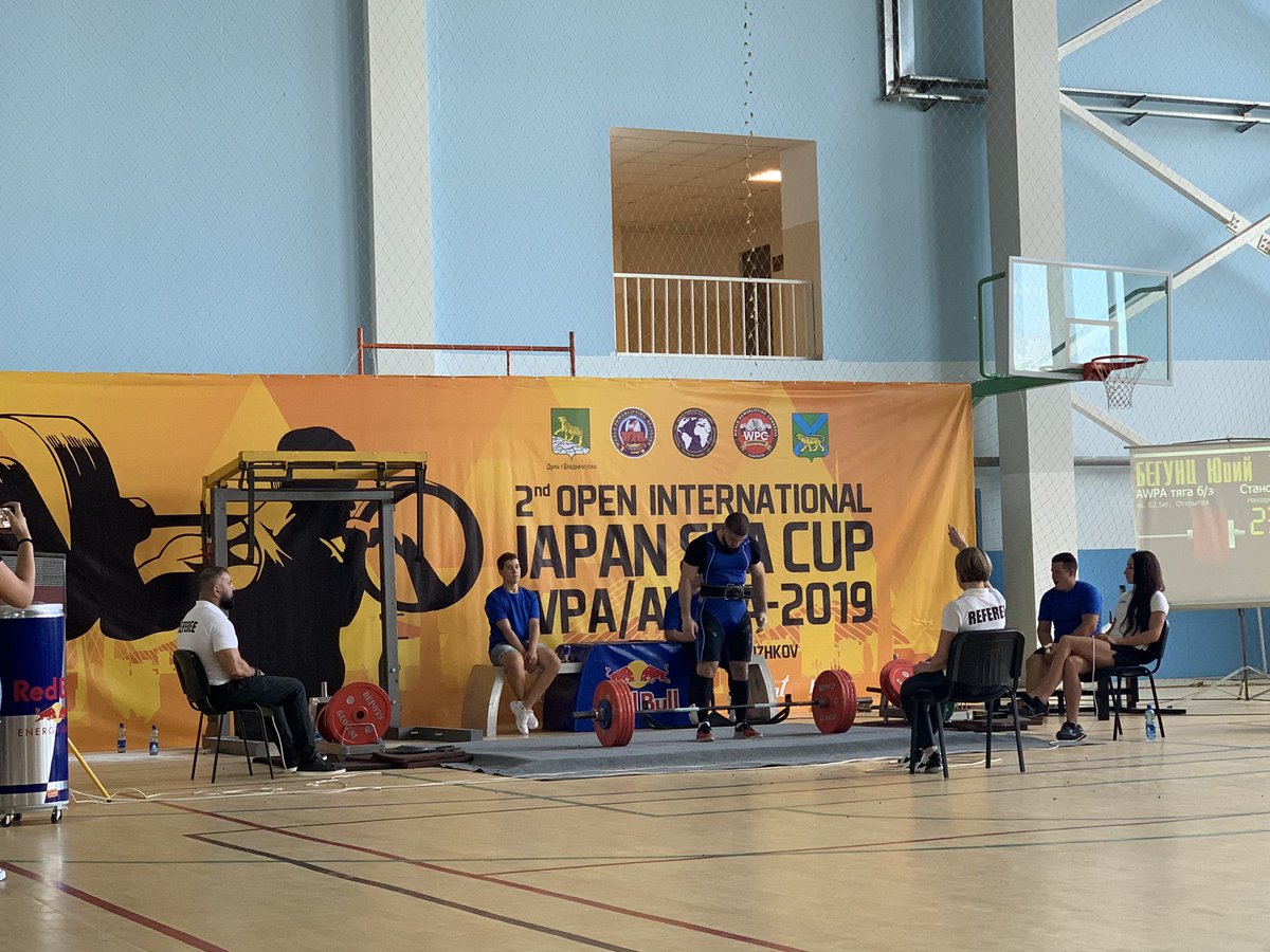 igor_yes's tweet image. Пришли поддержать брата в его участии в пауерлифтинге. Проходит в мчс на русском оО и саундтрек будто я в 2003 в Камень-Рыболове