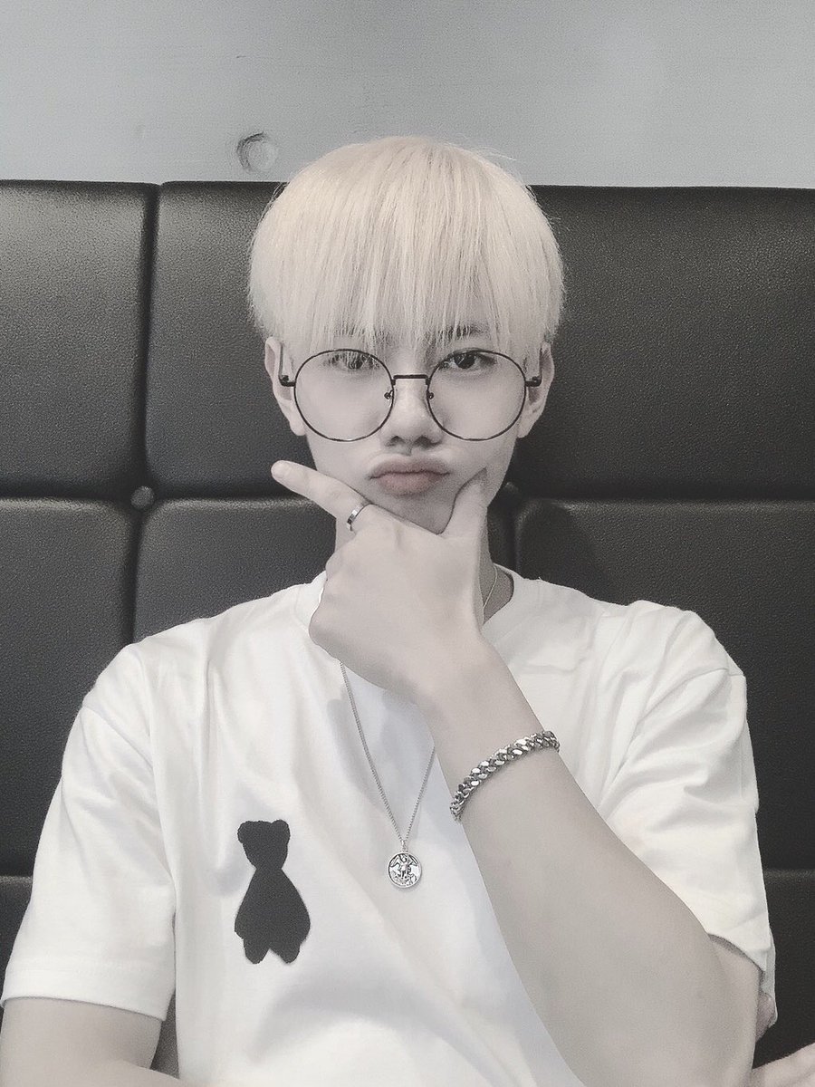 officialD1CE's tweet photo. [#조용근] 추석 잘 보내고 있나요? 저는 잘 보내고 맛있는 것도 많이 묵고~ 잠도 푸욱~~ 자고 힐링하고 왔쪄여❤️ 마지막 연휴까지 잘 쉬고 내일 일요일까지 아자아자😘 
그리고 이건 비밀인데...

(어제 보름달한테 디원스랑 우리 팬분들 다 잘 되라고 소원 빌었다요🤫 소곤소곤)

#디원스 #D1CE https://t.co/yZUEKXEFwo