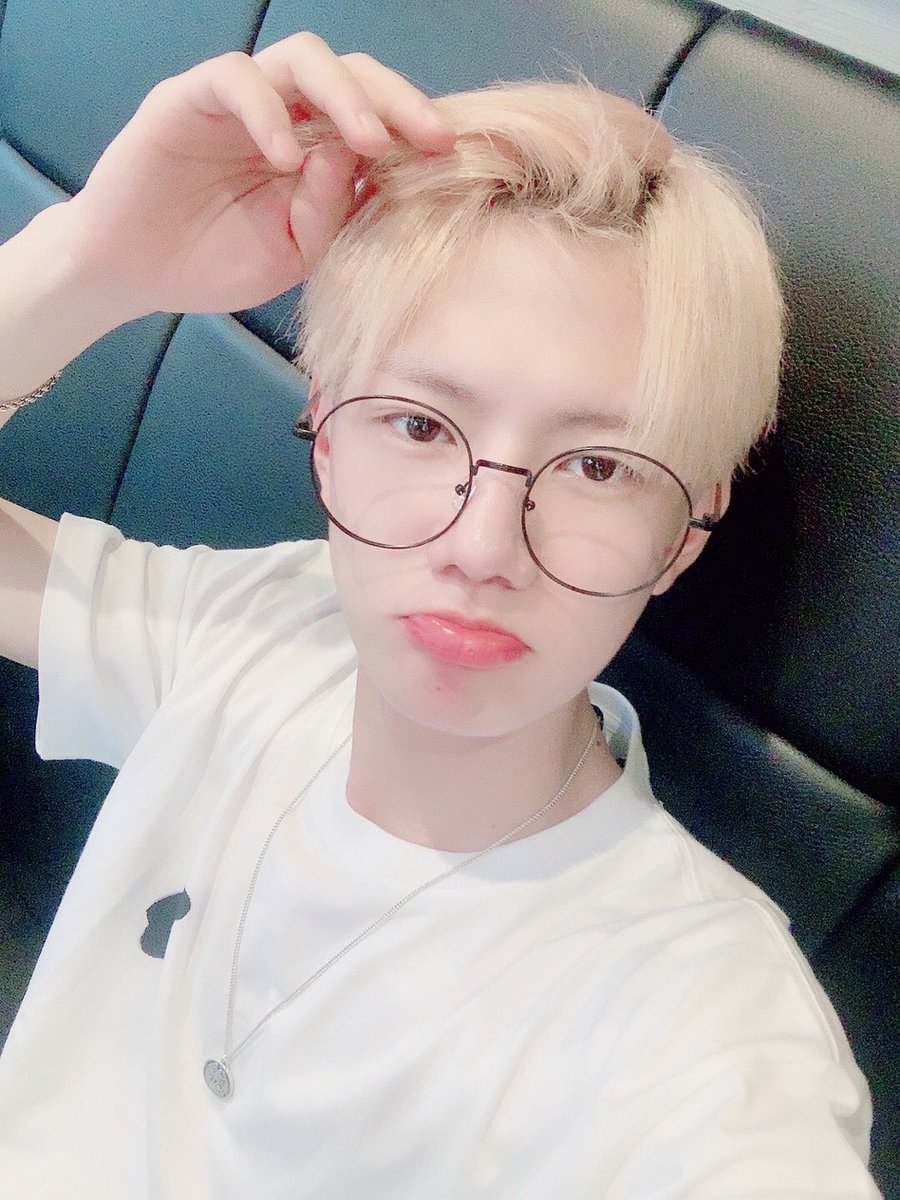 officialD1CE's tweet photo. [#조용근] 추석 잘 보내고 있나요? 저는 잘 보내고 맛있는 것도 많이 묵고~ 잠도 푸욱~~ 자고 힐링하고 왔쪄여❤️ 마지막 연휴까지 잘 쉬고 내일 일요일까지 아자아자😘 
그리고 이건 비밀인데...

(어제 보름달한테 디원스랑 우리 팬분들 다 잘 되라고 소원 빌었다요🤫 소곤소곤)

#디원스 #D1CE https://t.co/yZUEKXEFwo