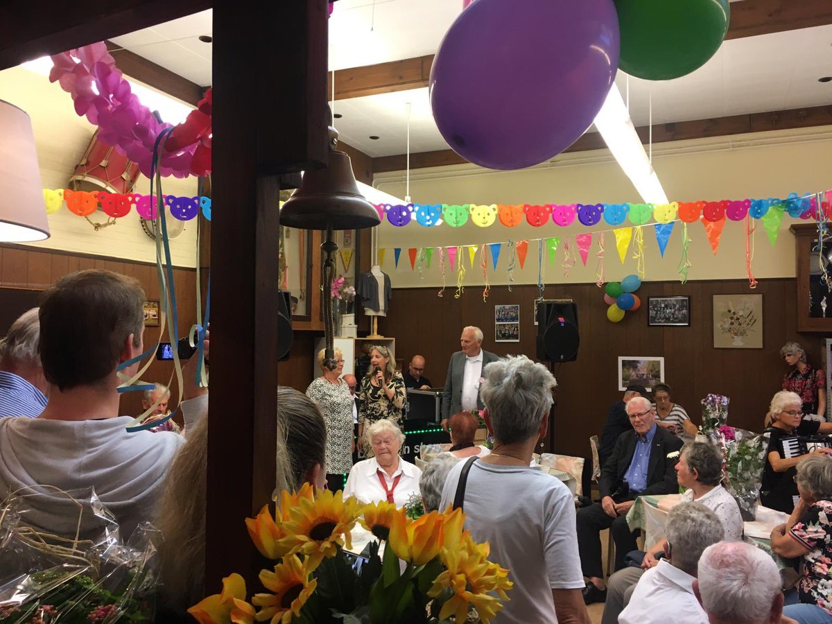Opening van Inloophuis ‘t Trefpunt in Velp een groot feest. Ook de andere gebruikers van de Dr. A. van Voorthuijsenschool in #Velp zoals Unisono, Velpsche Accordeon Vereniging en Atelier CRESO waren aanwezig. Op een goede samenwerking van alle partijen.