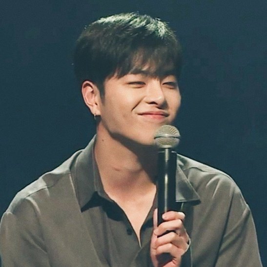 kukuneya's tweet photo. a thread of junhoe's soft smile just bcs it melts my heart every time 💞 https://t.co/7VoPNfOexH