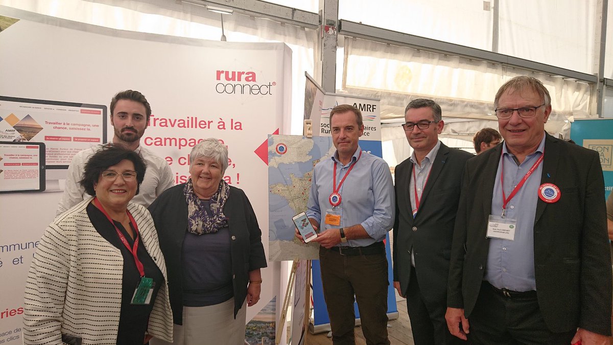 Merci à Madame la Ministre <a href="/j_gourault/">Jacqueline Gourault</a> d’être venue sur le stand #RuraConnect pour découvrir ce nouvel outil. 

Travailler à la campagne est une chance ! Saisissons-la 😃 

#innovation #territoire #commune