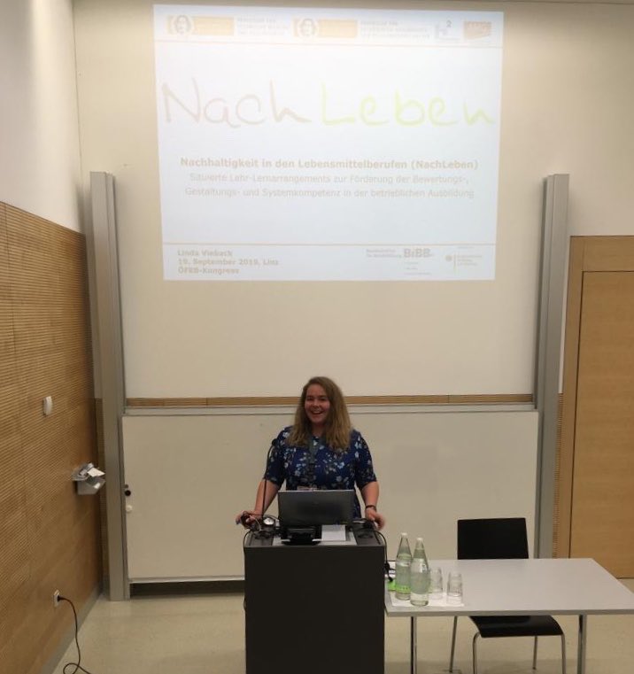 LebenNach's tweet photo. Auf der #öfeb - Konferenz an der PH Oberösterreich in Linz durften wir sowohl erste Projektergebnisse, als auch unsere Gedanken zur Technischen Bildung für Nachhaltige Entwicklung #TBNE vor- und zur Diskussion stellen. https://t.co/QmokqXKrE7