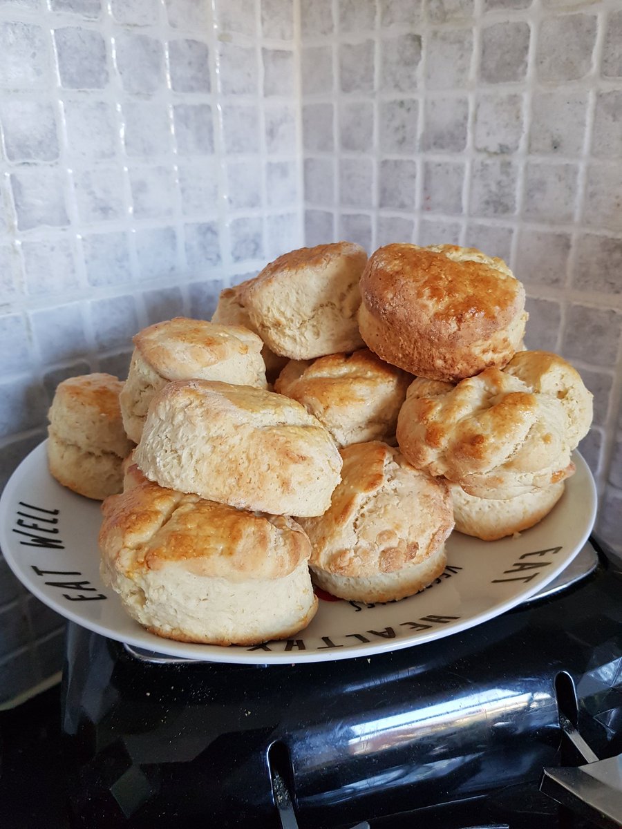 sparklysister's tweet image. @SWBHnhs @TobyLewis_SWBH @PaulaGardner64 @adams_louisa @lesleyhodgkins2 @dianeeltringham @RogerStedman @DeanFarringto10 
Scones for the sunday team on Sandwell CCS #sconefest #UnityEPR