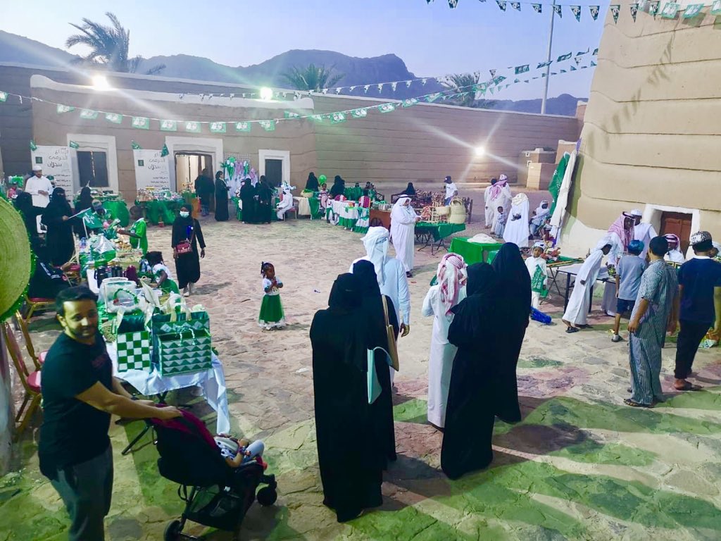 creativenagran's tweet photo. #مركز الإبداع الحرفي بنجران  @creativenagran # برنامج بارع  @SHP_KSA                                      #نجران_الان  دام عزك يا وطن            
             نتشرف في زيارتكم https://t.co/xpCOuQ3A4q
