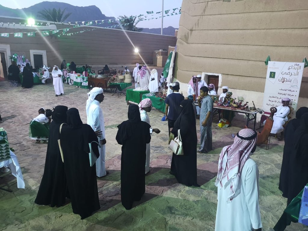 creativenagran's tweet photo. #مركز الإبداع الحرفي بنجران  @creativenagran # برنامج بارع  @SHP_KSA                                      #نجران_الان  دام عزك يا وطن            
             نتشرف في زيارتكم https://t.co/xpCOuQ3A4q