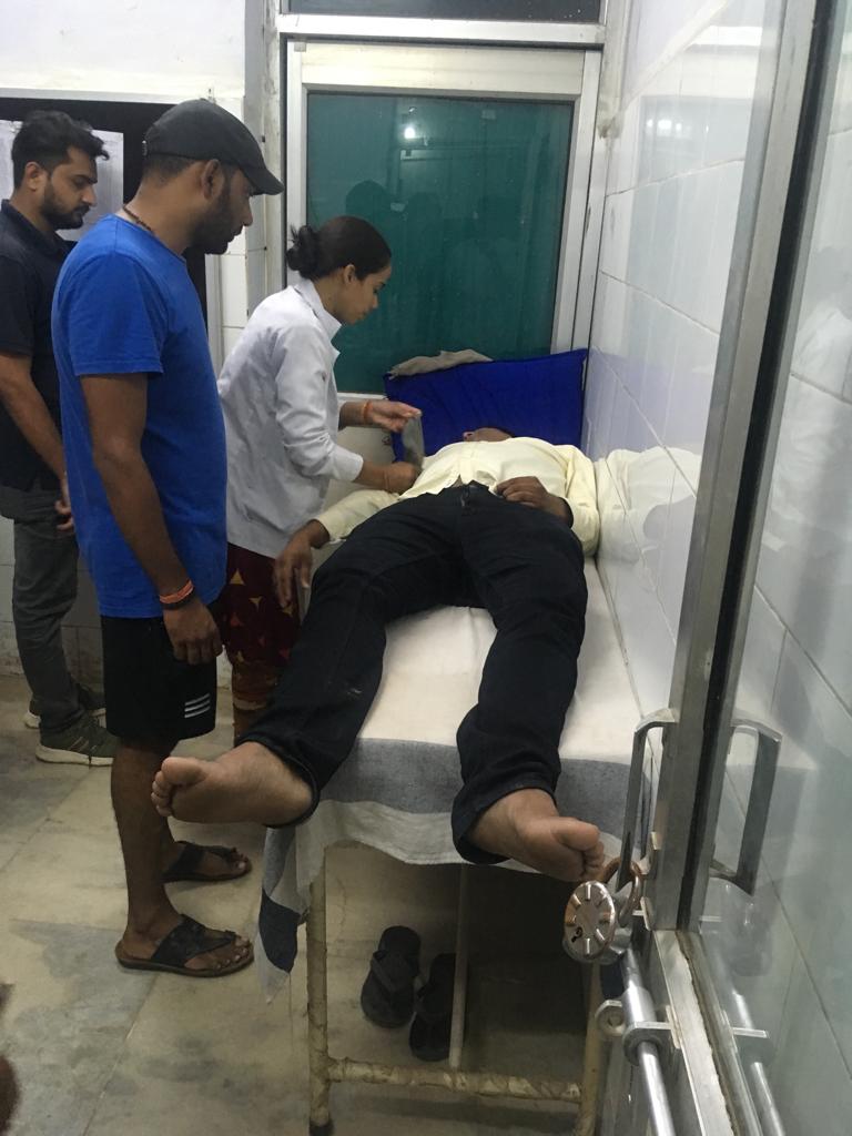Meharbanvyas18's tweet photo. Veterinarians on indefinite hunger strike
After two days one student admitted in emergency ward
#justiceforveterinarians
#joblessvets
@CMMadhyaPradesh
@animalhusbandry
@ravishndtv
@ABPNews
@ndtv
@ajtak https://t.co/CBfv5T7GXJ