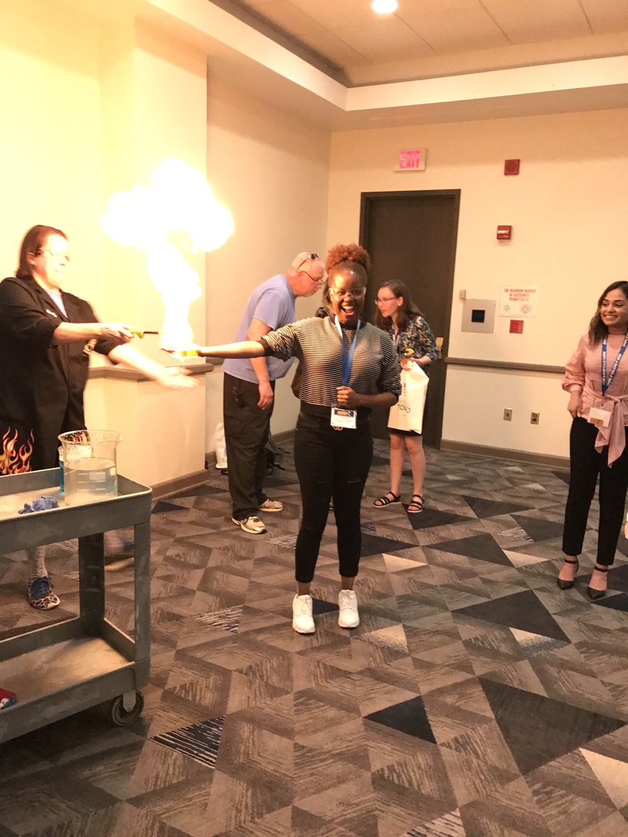 shames_lab's tweet photo. Shakes lab grad students @ashley_jo_marie and @TshegoNgwaga lighting it up at the 2019 #MMPC! #Toledo #KStateBio https://t.co/YaV9vXAKqm