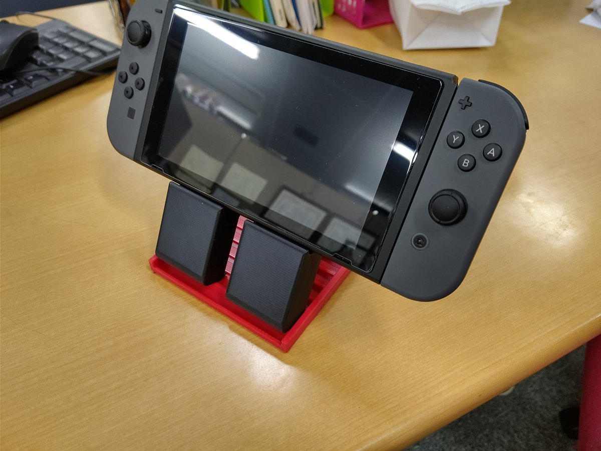 kodenmanet's tweet image. 任天堂　Switch置きを作りました！
すべて畳んで収納出来る仕様です。

#FLASHFORGE_Traning2
#FLASHFORGE 
#Adventurer3