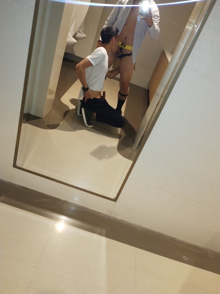 songhaapy's tweet photo. 厕所PLAY https://t.co/JpTjNkpuoL