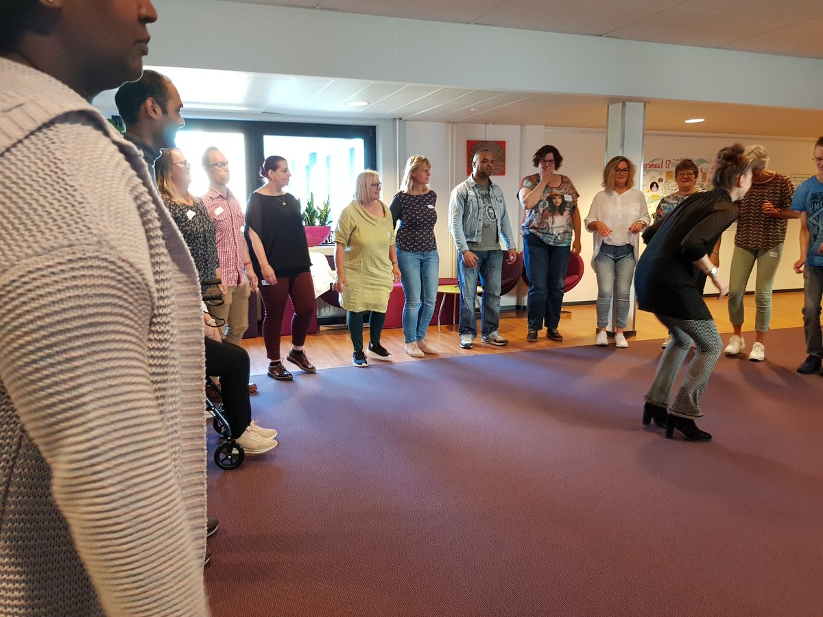 LFBSenT's tweet photo. De zon scheen buiten maar ook 'binnen' tijdens onze 3e Netwerkdag Ervaringsdeskundigen. Het Thema was: Oefenen met verschillende werkvormen. 
Dat smaakt naar meer!!
@odion @Amerpoort @HDMH_Amersfoort @aveleijn @CordaanNL @Abrona @LFBNederland https://t.co/PdF86AG8Ce