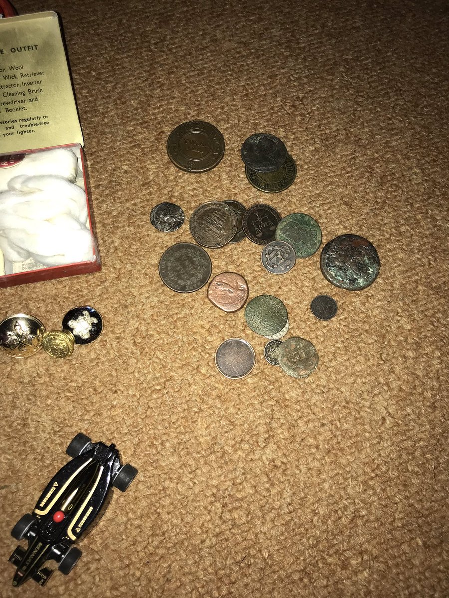 LittleJohn_RC's tweet image. Today’s haul of goodies from the Charity and Antique shops with my Daughter and Emmet the Lego Man 👍 And yes that is a Roman Oil lamp 😁 #Vintage #CharityShops #AntiqueShops #OldTins #RomanOilLamp #Coins #Buttons #Kaleidoscope #TobaccoTin #MickeyMouse