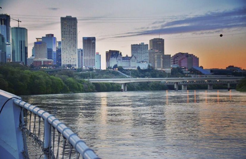 This view and prime rib? Yes please! This view and brunch? Ok! Tonight and tomorrow, last call before we bid you adieu 🍂#edmontonriverboat #exploreedmonton 

 edmontonriverboat.ca  🎫 ⚓️

📸 coffee_and_baileys on IG