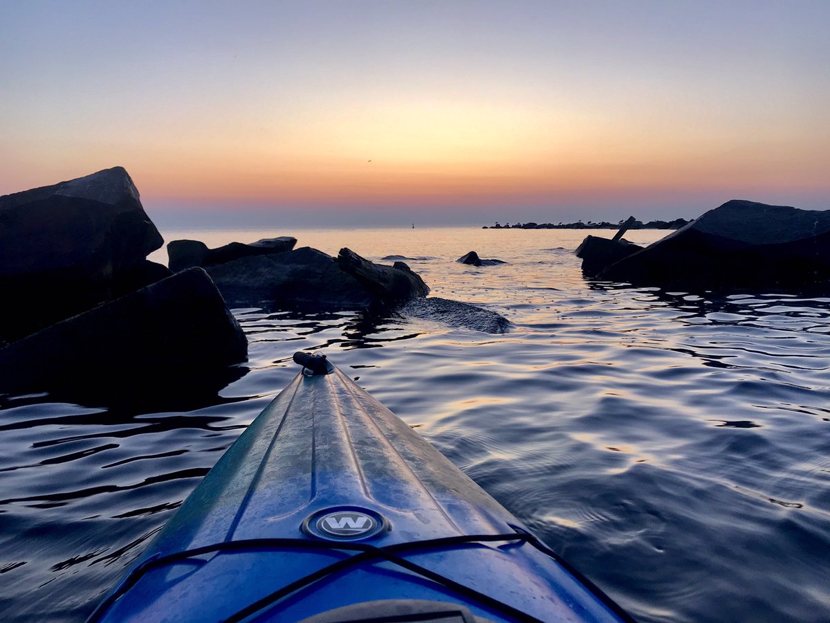 leah_thyne's tweet photo. Rise and paddle. Enjoying #mke to the fullest! #yaking #mkeadventures https://t.co/PF2gPoac3c