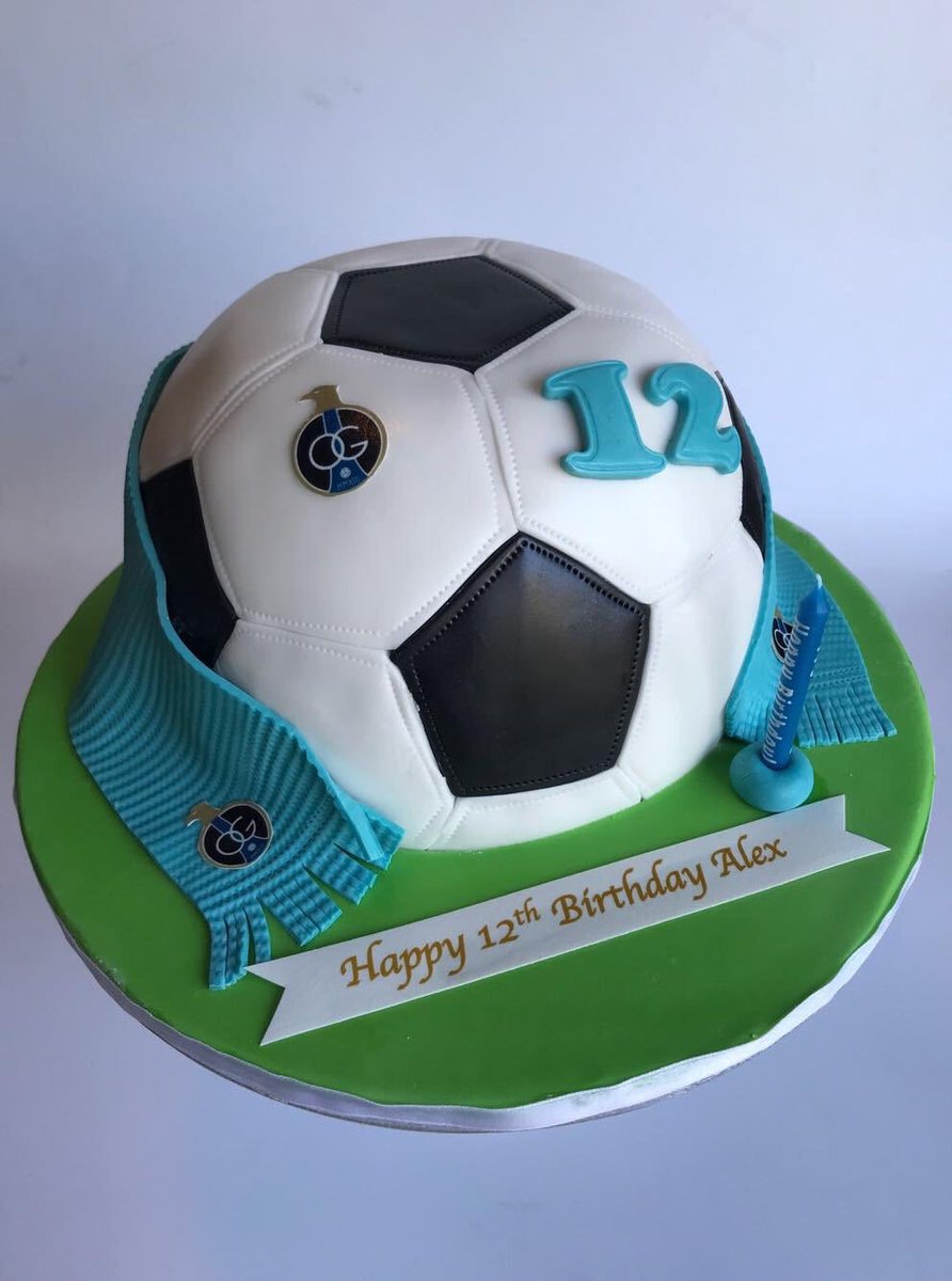 OG_Geneve's tweet photo. Voici le gâteau d’anniversaire de notre junior Alex des D1.😎🎂👍 #allezOG  #OlympiqueGeneve https://t.co/yO0ImhugLl