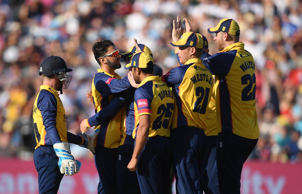 A second wicket for Aron
Nijjar - Matt Critchley is
bowled for 5. Daryn Smit
walks in with Derbyshire in
some trouble on 81/6 after
10.4 overs. #FinalsDay ball-
by-ball: es.pn/Blast19Semi2