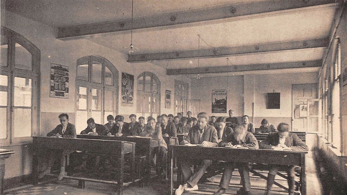 🎧🇫🇷🎓Can the old-fashioned and often underperforming French #education system ever be reformed? We'll tell you in a new episode of our podcast. Listen here: sofrench.news/2019/09/21/s05…