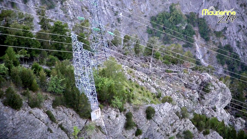 Signature de la convention de transfert de 3,5 kms de lignes électriques HTA entre @enedis_alpes et la <a href="/SOREAMaurienne/">SOREA</a>. Cette ligne assure la desserte de la commune de <a href="/valloire/">Valloire Galibier ☀️❄️</a> via le <a href="/FortTelegraphe/">Fort du Télégraphe</a>
🎬 youtu.be/QAzSiz0ZBHw