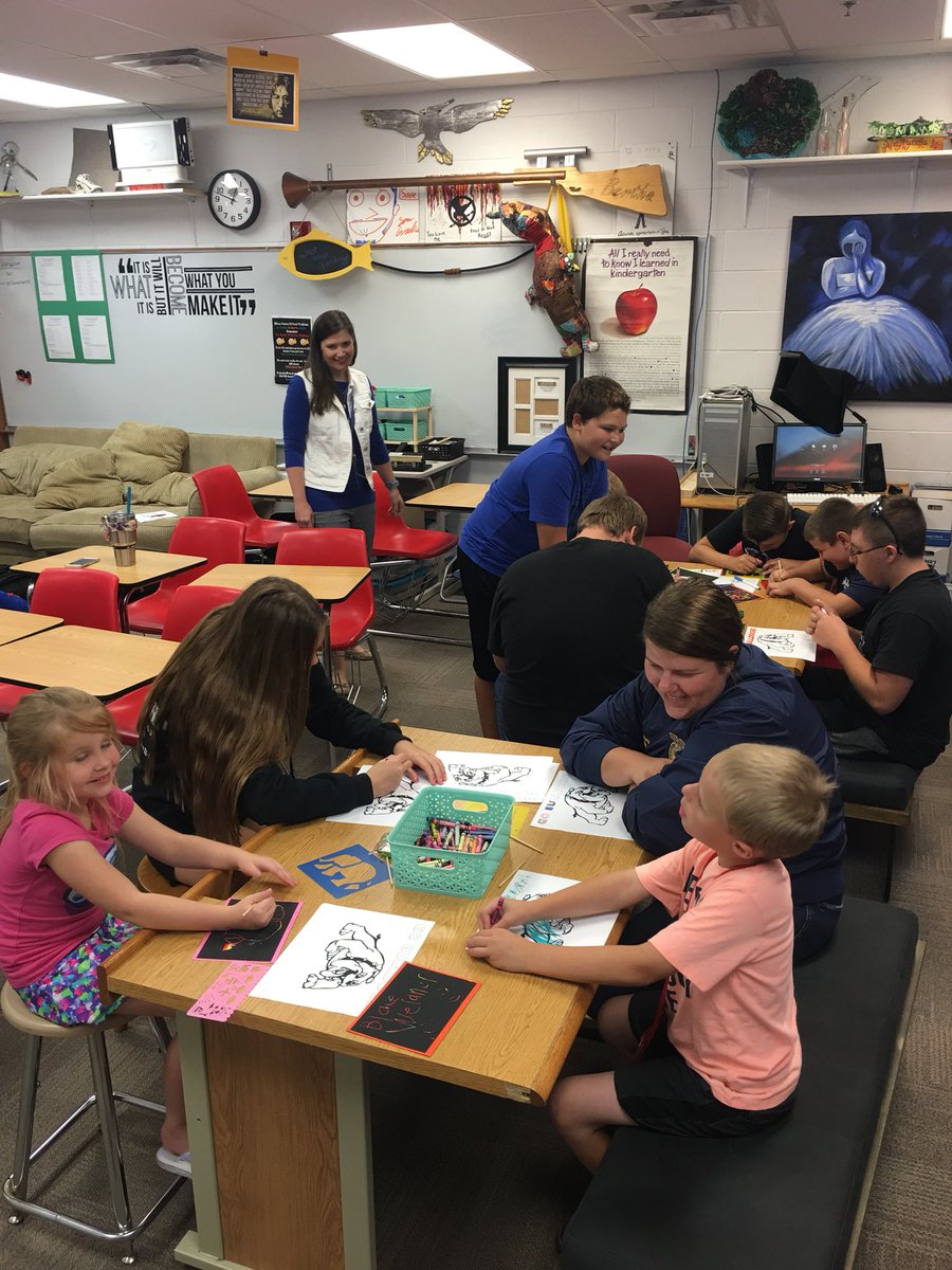 KingBriceking17's tweet photo. Our HPS National Honor Society has developed Bulldog Family Time this year on our early out days!  All students in our building are placed in a family. Our first family time was a huge success! @steph_hogancamp @HumphreyPublic #BeKind https://t.co/DYvVxEH5M5