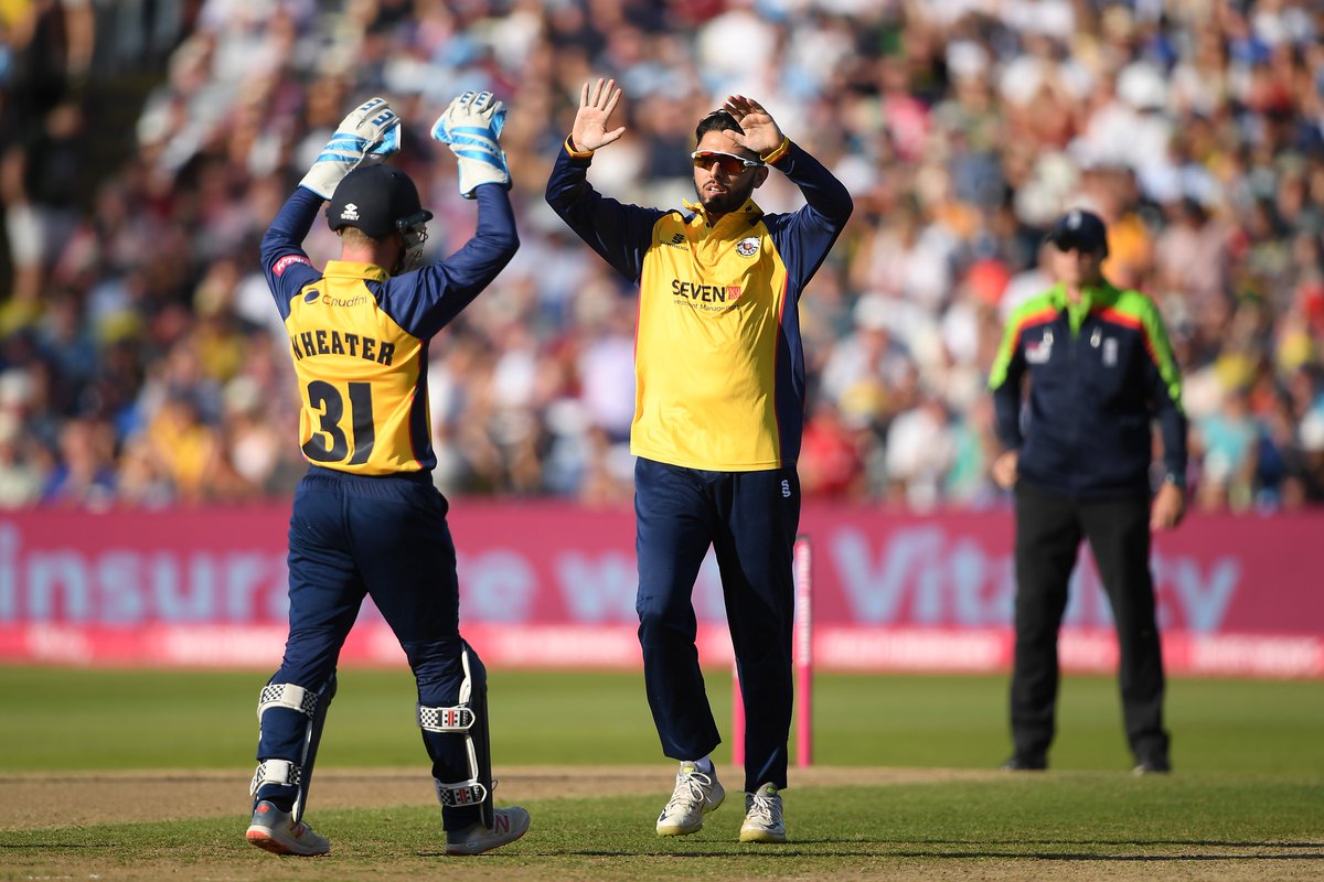 Derbyshire lose their seventh
wicket, Nijjar has his third of
the afternoon as Alex
Hughes is stumped for 23.
Derbyshire 86/7 after 12.4
overs. #FinalsDay ball-by-ball:
es.pn/Blast19Semi2