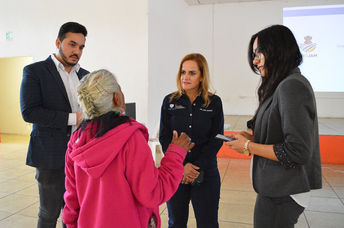 stpschihuahua's tweet image. 👨🏽‍🌾 #ProJAM | Comprometidos con mejorar las condiciones de vida y trabajo de las personas jornaleras, las dependencias integrantes del Programa de Atención a Personas Jornaleras Agrícolas Migrantes, se reunieron con autoridades y representantes de comunidades indígenas en Bocoyna.