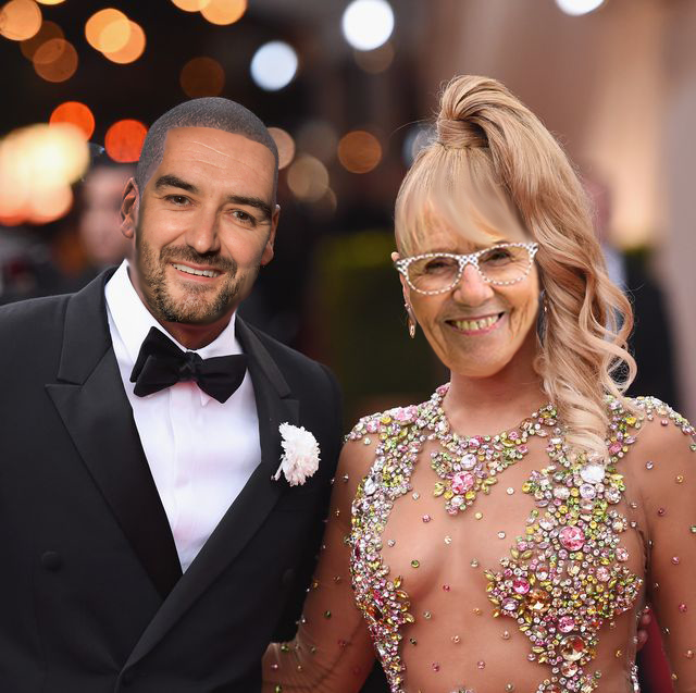 motismax's tweet photo. C'est la seule photo que j'ai de mes parents biologiques, et j'aimerais vraiment les retrouver ! Twitter je sais que tu fais des miracles alors RT svp 🙏🙏🙏 https://t.co/Q19lTD93YJ