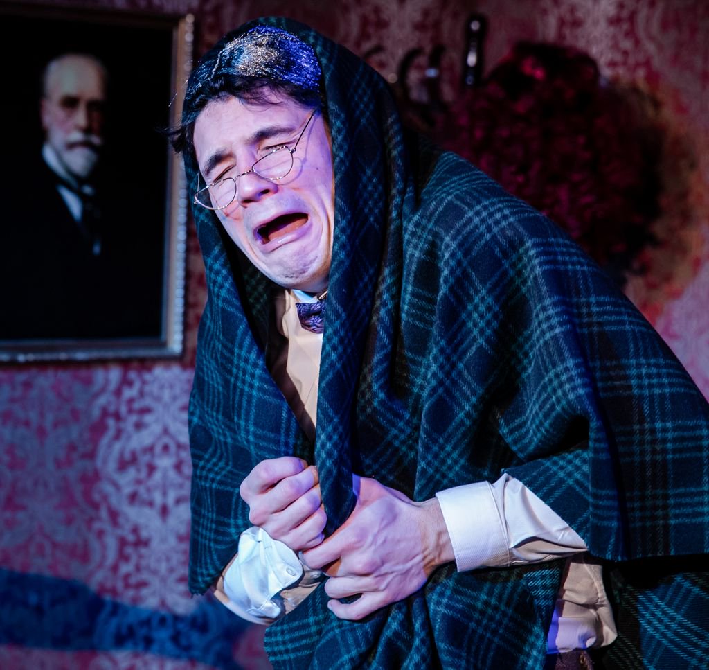 A double dose fantastic, farcical, clever fun at <a href="/GreenwichTheatr/">Greenwich Theatre</a> today! Last two shows of The Hound of the Baskervilles, and your last two chances to solve the mysterty at 2.30pm and 7.30pm. - Team Sherlock  🎫 buff.ly/301wfSp