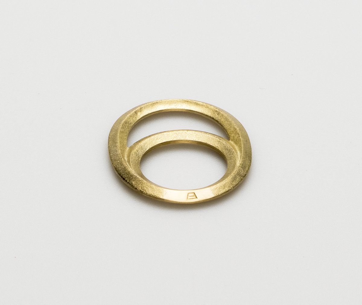 ZenMinded's tweet photo. Back in Stock: the concentric circles of this Eclipse bottle opener from Futagami will easily pop the tops off your bottles, with added flair - sure to make a stylish impression on your guests. https://t.co/T0hsWUS2K4 #japanesecraft #japanesedesign #design https://t.co/lAdSPm7SsJ