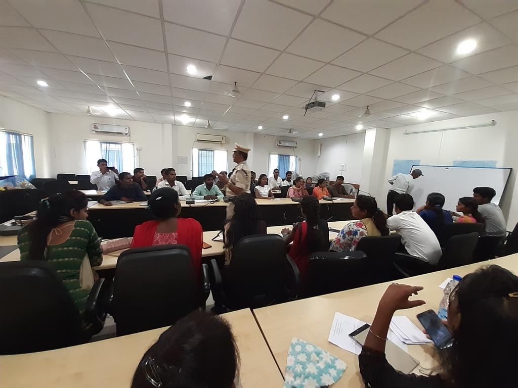 SurgujaNyks's tweet photo. #NYVTRAINING #Disaster #Management session taken by #District #Commandent Shri S.K Kathotiya ji at KVK Ambikapur on 5 day date-21.09.19 https://t.co/7aiiBBlVVk