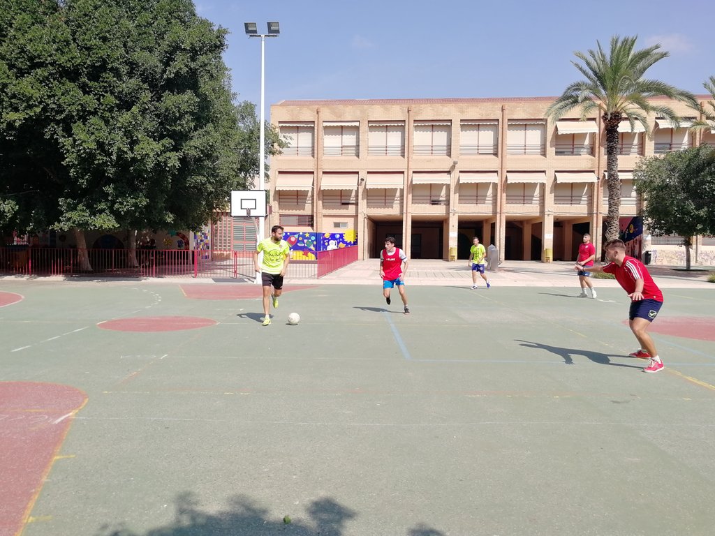 Buen amistoso hoy VS <a href="/MoliMetalFs/">Molimetal FS</a> para trabajar los automatismos del equipo y coger ritmo de cara al inicio de la @elchefutbolsala.
Desear suerte al rival esta temporada. 
Hoy a debutado Jesús a Álvarez! 💪
A seguir así tropa 👏👏
#vamosPolaPark