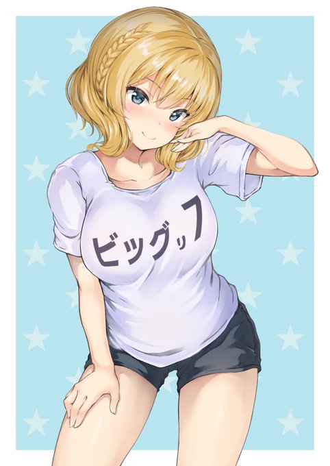 威厳のありそうなTシャツを貰ってご満悦コロちゃん 