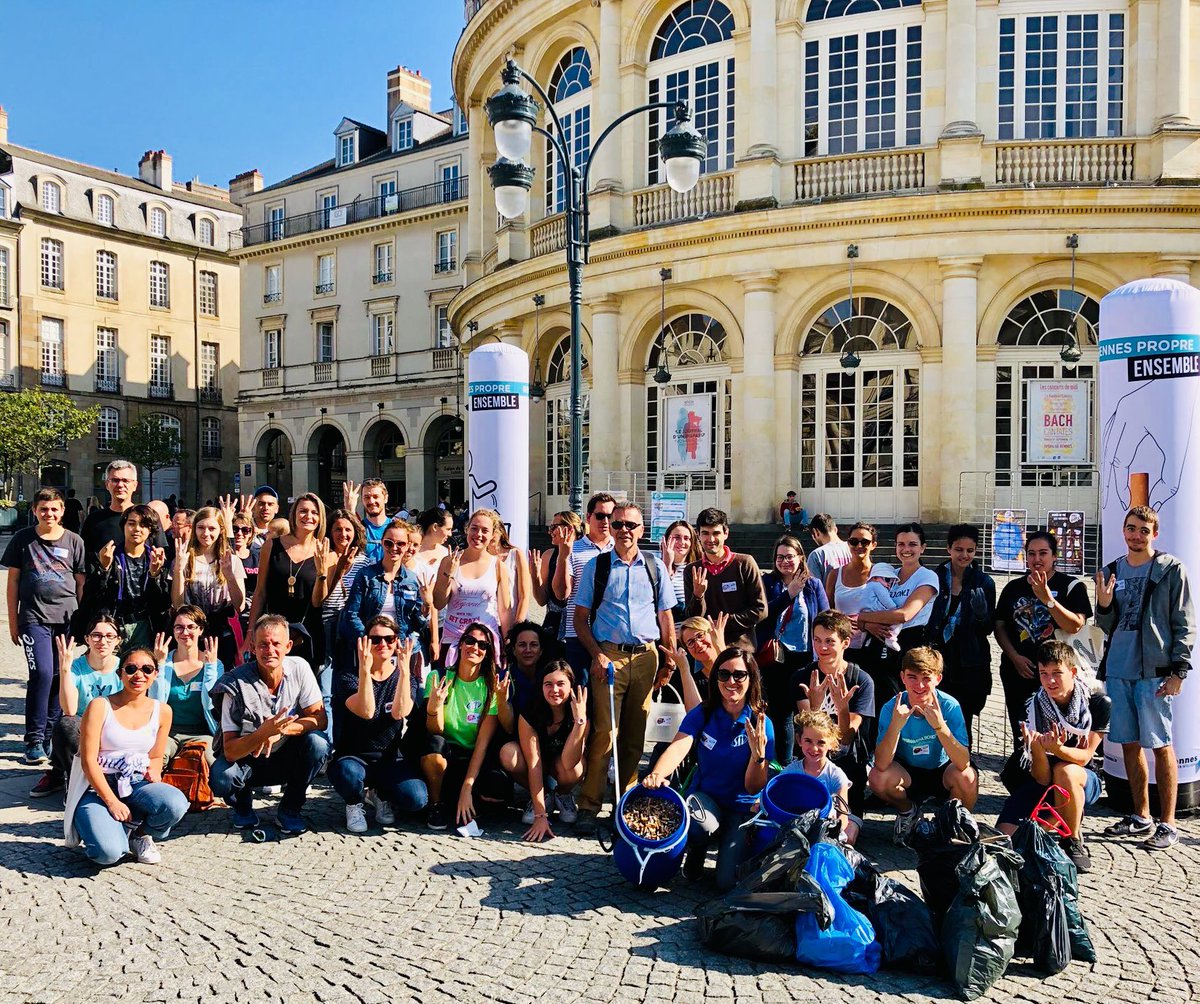a_queffelec's tweet photo. 🌍 Sous un grand ☀️ et avec les encouragements des passants, nous avons ramassé plus de 60.000 mégots ce matin dans les rues de Rennes @sii_ouest  #WorldCleanupDay #wcud #WorldCleanUpDay2019 #keepitclean 🌍 Merci aux commerçants pour les cafés et jus de fruits offerts 👏 https://t.co/HXKhIpM1FF