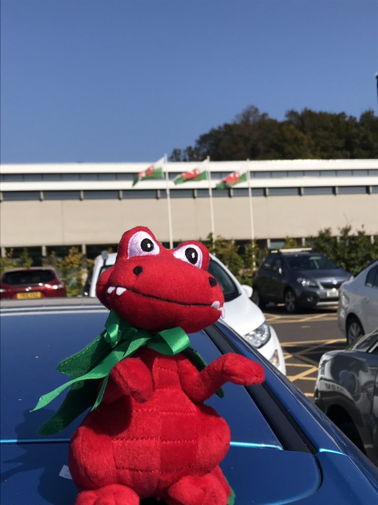 UndySchool's tweet photo. Ble mae Dylan y ddraig a Mrs Merrett heddiw? 🏴󠁧󠁢󠁷󠁬󠁳󠁿#dylanyddraig #cymraeg #promotingtheloveofwales #UPY1JM https://t.co/DeZierJiLf