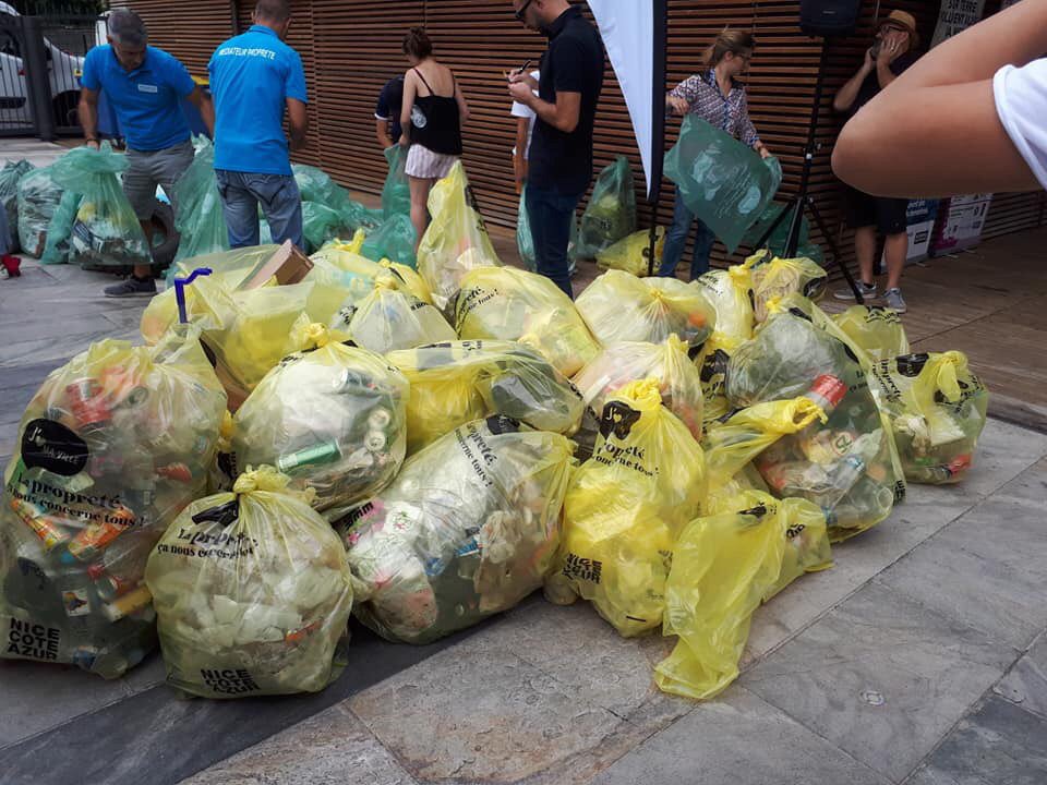 lesjem06's tweet photo. Notre équipe de choc des #JAM06 participait ce matin au ramassage des déchets #WorldCleanupDay sur la ville de #Nice06 💪
Bilan : plusieurs dizaines de kilos de déchets ramassé, bravo à eux 👏 https://t.co/vqJp1PGFZS