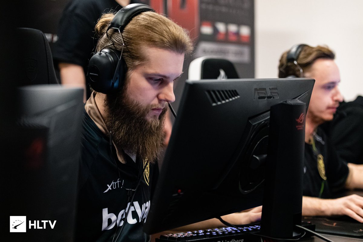 FLUYR (@fluyrcsgo) on Twitter photo 2019-09-21 12:01:57 Bom dia, rapazeada! Mais um dia de @v4futuresports e farei a transmissão de 🇸🇪 @NiPGaming vs 🇵🇱 @virtuspro ao lado do meu amigo @qepfps! 🇧🇷📺 twitch.tv/mibrtv Bom dia, rapazeada! Mais um dia de @v4futuresports e farei a transmissão de 🇸🇪 @NiPGaming vs 🇵🇱 @virtuspro ao lado do meu amigo @qepfps! 🇧🇷📺 twitch.tv/mibrtv